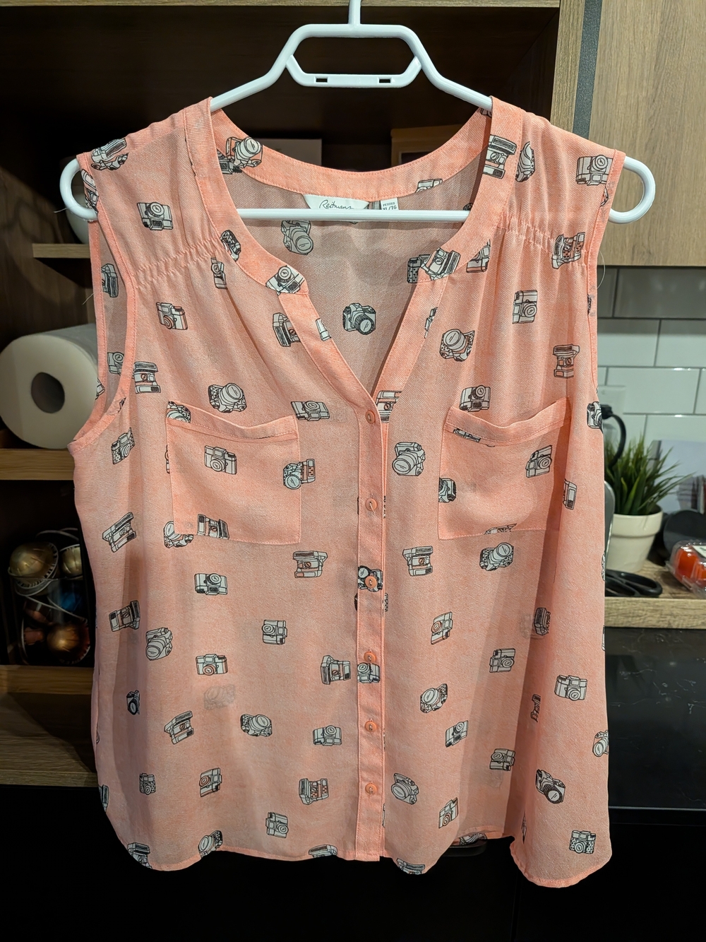 Reitmans Peach Sleeveless Button-Front Camisole with Camera Print